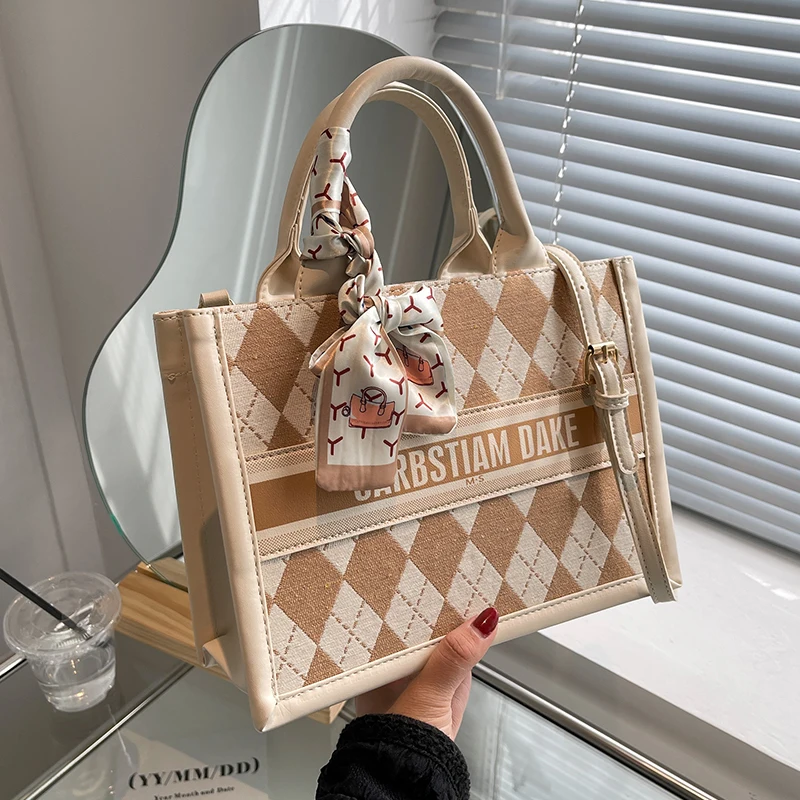 2022 Popular Canvas Rhombus Plaid Brand Letter All-Match Western-Style High-Quality Texture Women Shoulder Crossbody Handbag
2022 Popular Canvas Rhombus Plaid Brand Letter All-Match Western-Style High-Quality Texture Women Shoulder Crossbody Handbag