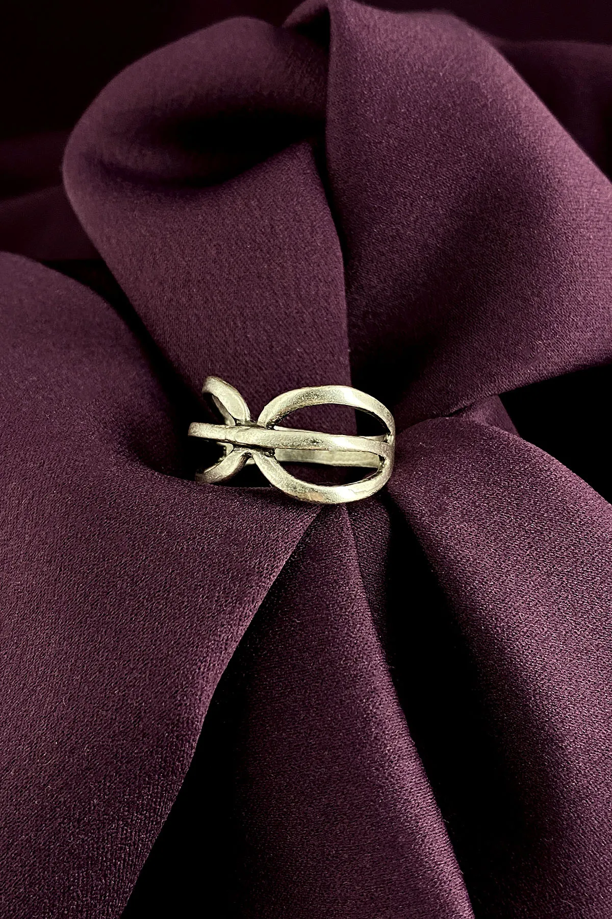 Регулируемое серебряное кольцо в современном стиле