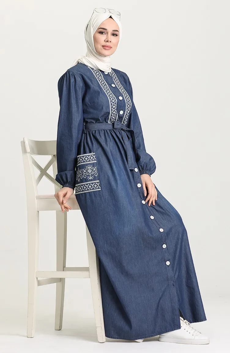 Embroidered Jeans Dress With Pocket Belted Buttons Unlined Long sleeve Zero Collar 4 Seasons Women Muslim Fashion Hijab Clothing
Embroidered Jeans Dress With Pocket Belted Buttons Unlined Long sleeve Zero Collar 4 Seasons Women Muslim Fashion Hijab Clothing