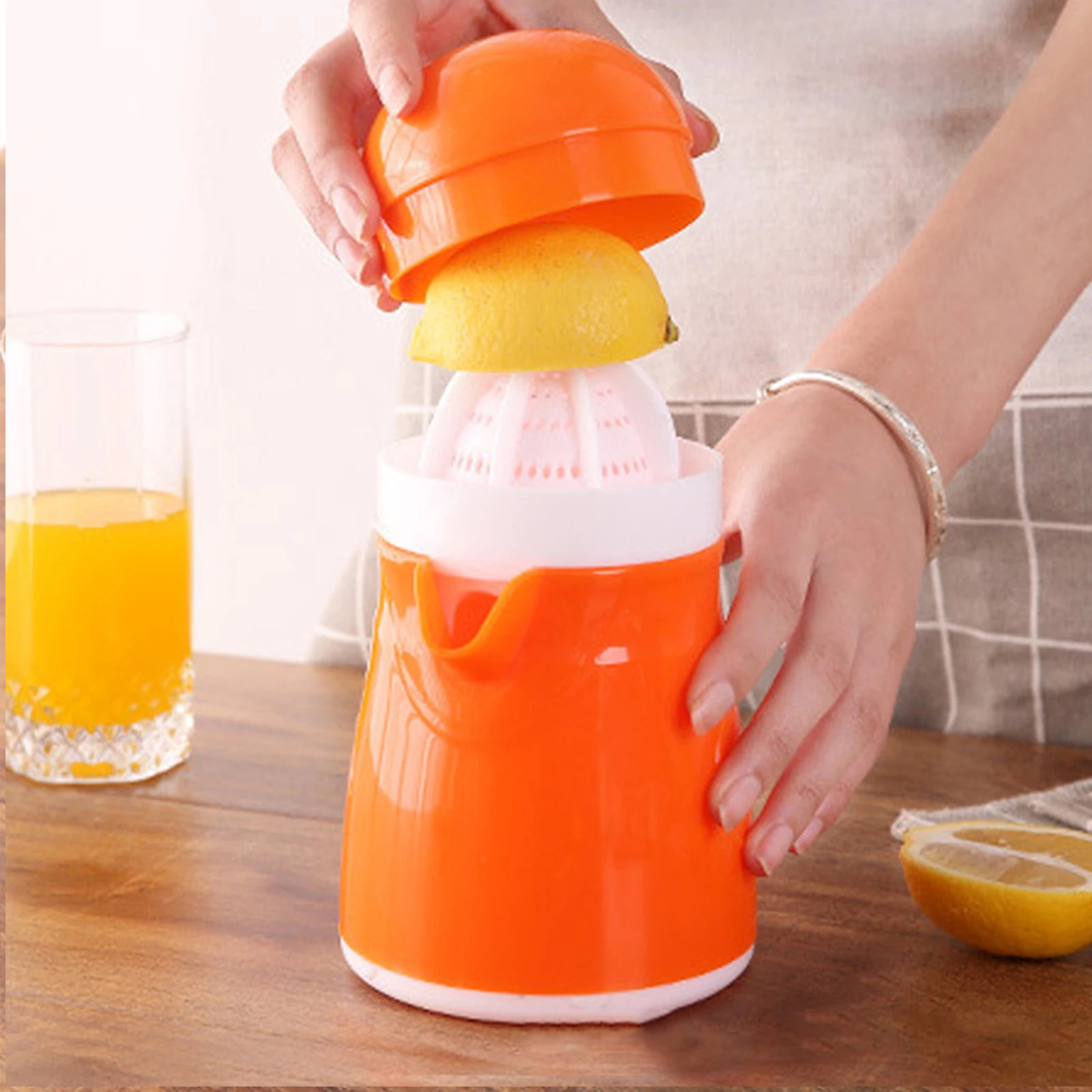 400ml Manual Orange Juice Squeezer Lemon Orange Juicer Press Household Small Juicer with Filter and Container
400ml Manual Orange Juice Squeezer Lemon Orange Juicer Press Household Small Juicer with Filter and Container