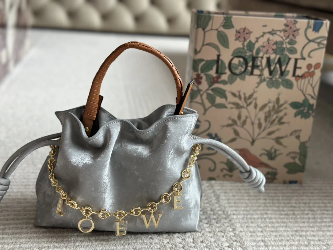 Новая облачная маленькая сумка Blessing Bag в стиле Loewe через плечо женская кожаная 24*18