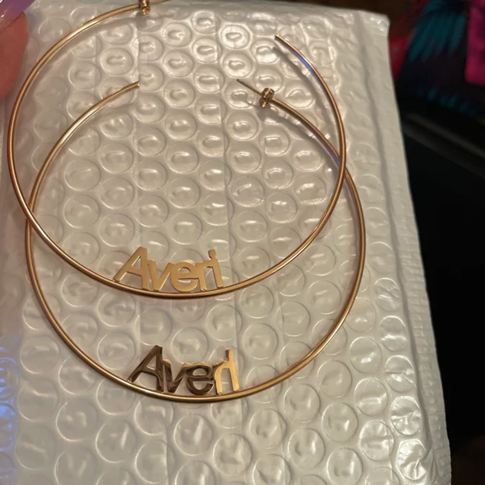 Индивидуальные серьги-кольца с именем для женщин Золотые серьги на заказ Крупные