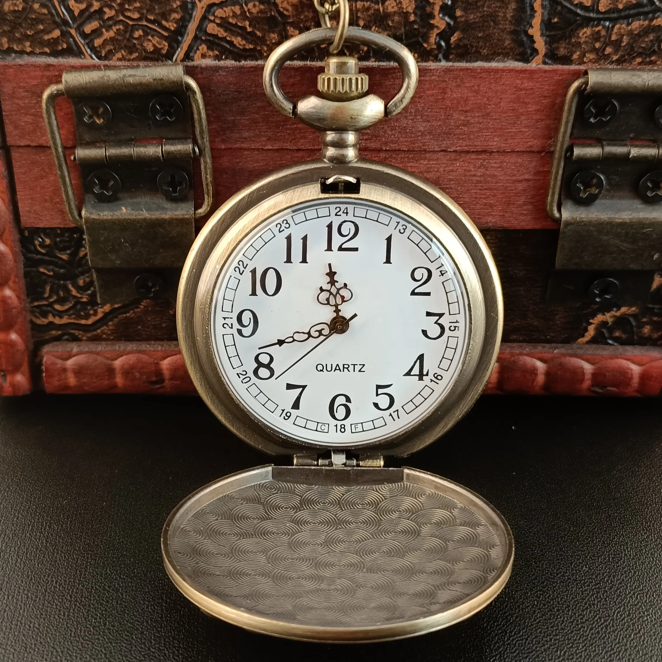 Рисунок 2 - Часы кварцевые карманные в стиле стимпанк