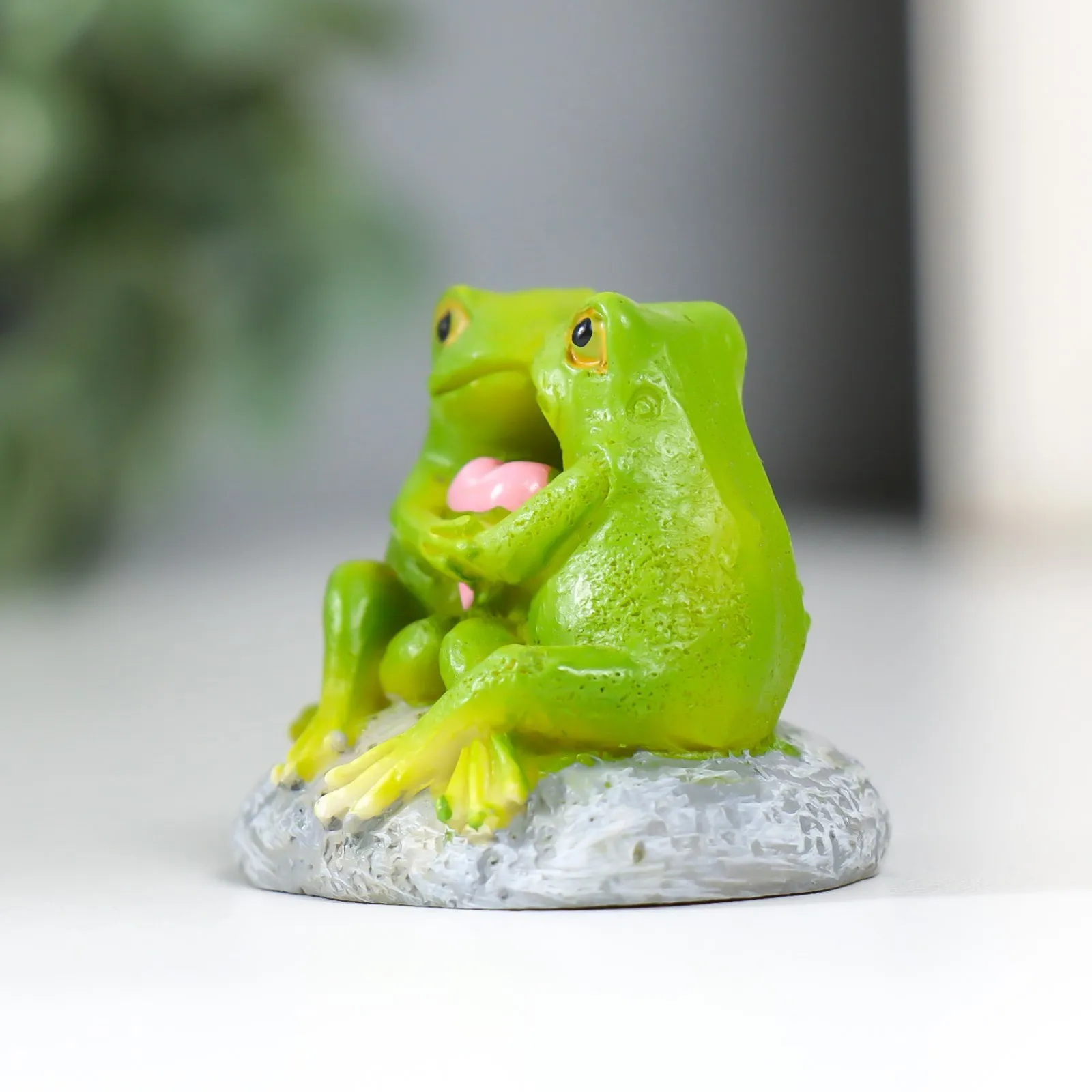 Сувенир полистоун 'Лягушата с сердечком на камешке' 4 7х4 3х5 2 см (комплект из 6