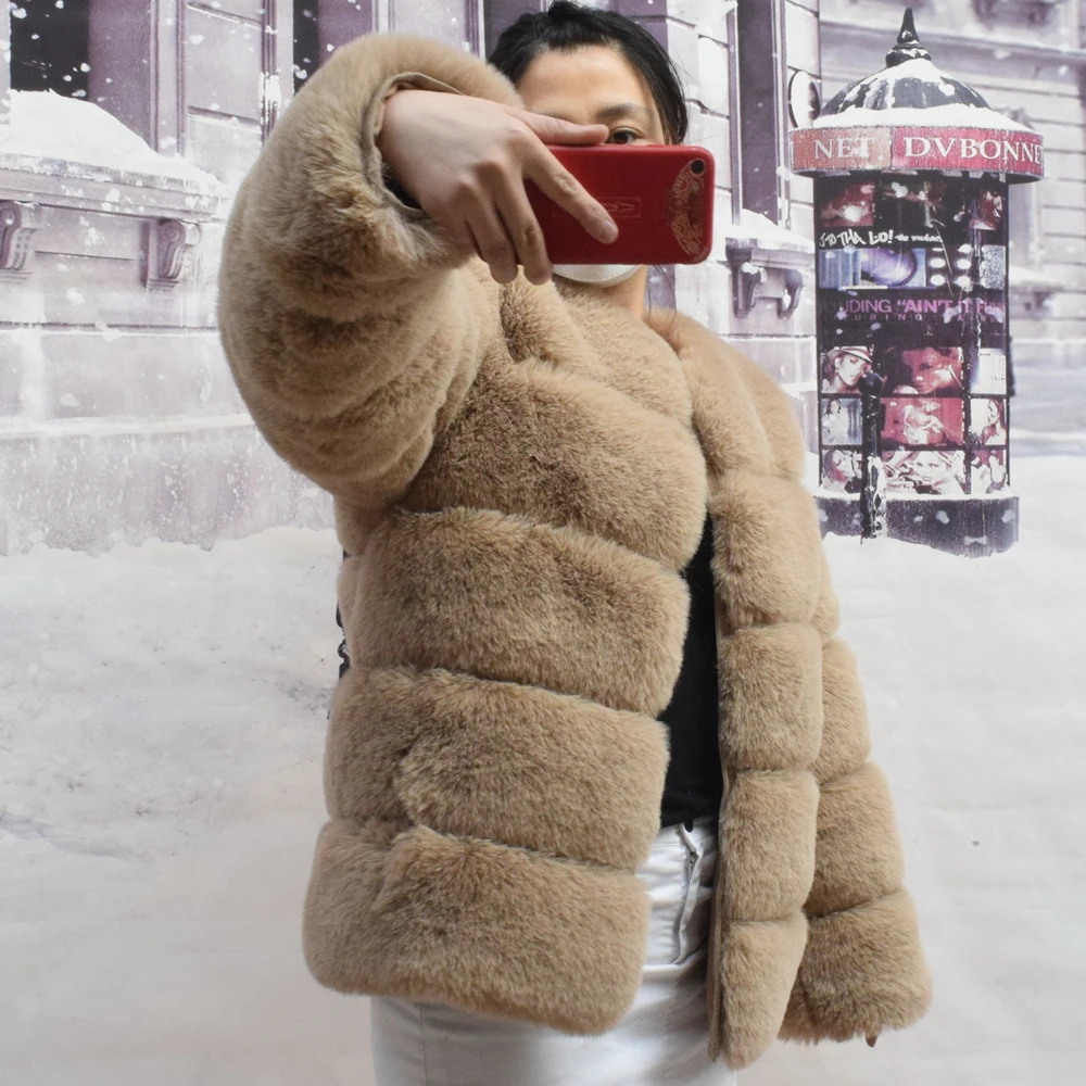 Женская шуба из искусственного меха