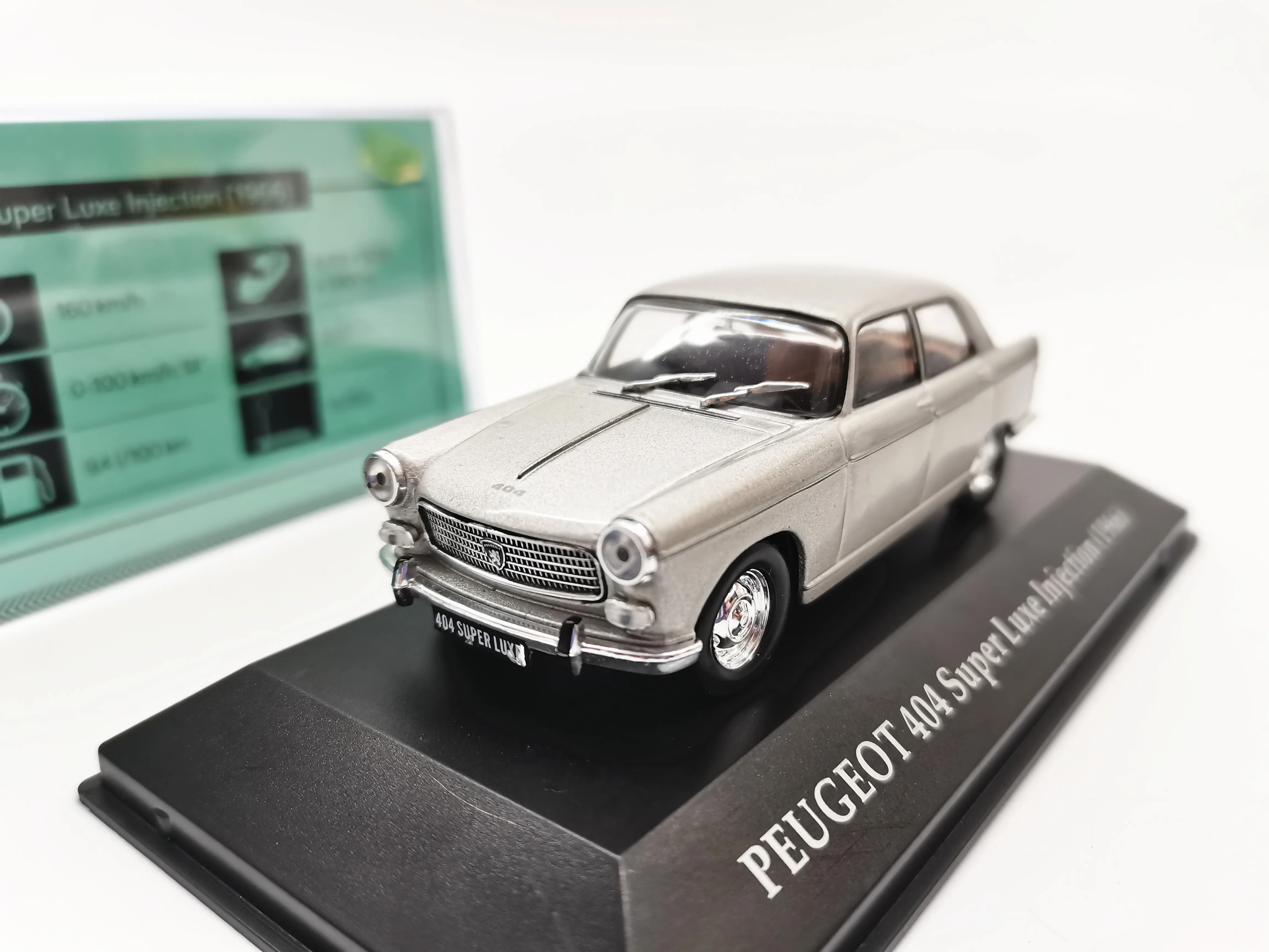 

1:43 404 Super Luxe Injection 1966