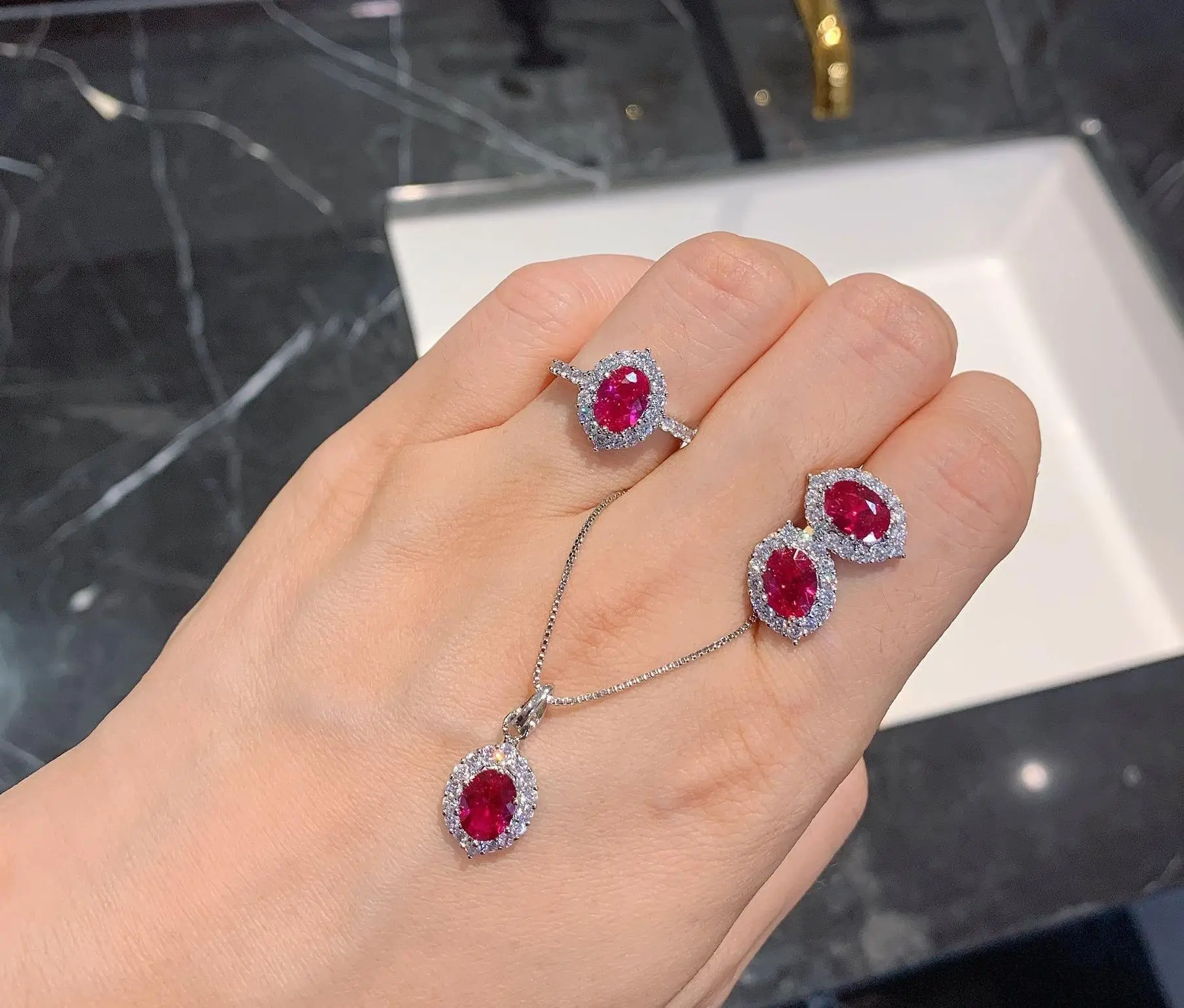 

European and American Red Vintage Ring Pendant Necklace Ladies Jewelry Set
