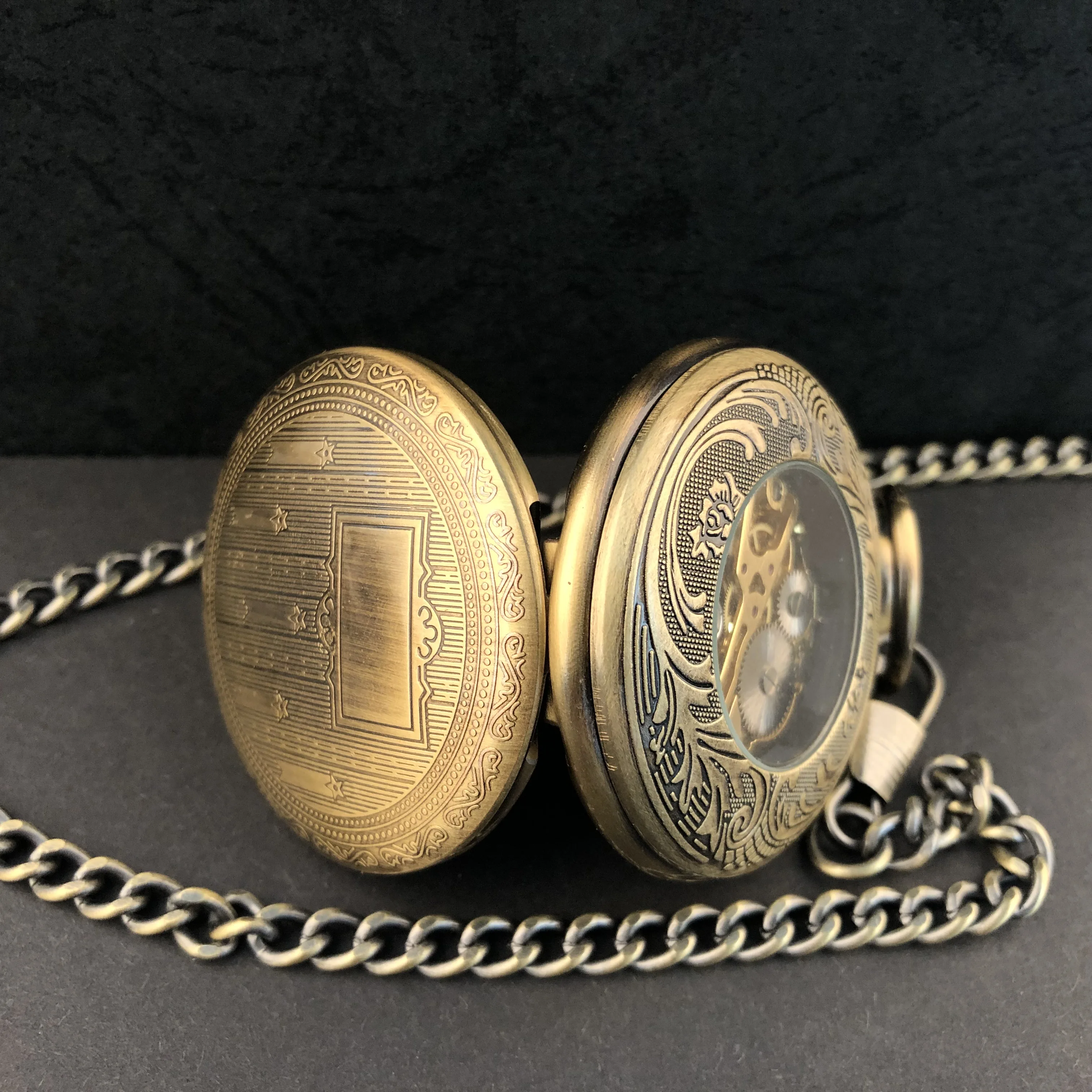 New Arrival Minimalist Artistic Mechanical Roman Numerals Pocket Watch Necklace Pendant Gifts For Women Or Man