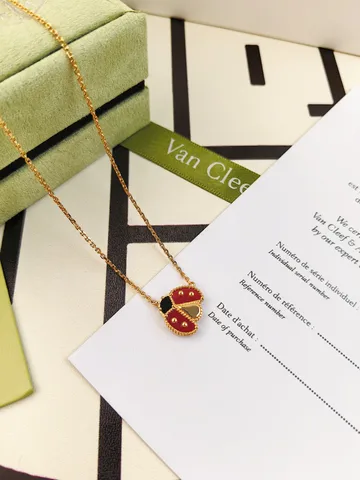 Ювелирные изделия Van Cleef & Arpels ,Хорошо сделанные, идеальные детали, полностью отображают ваше очарование.