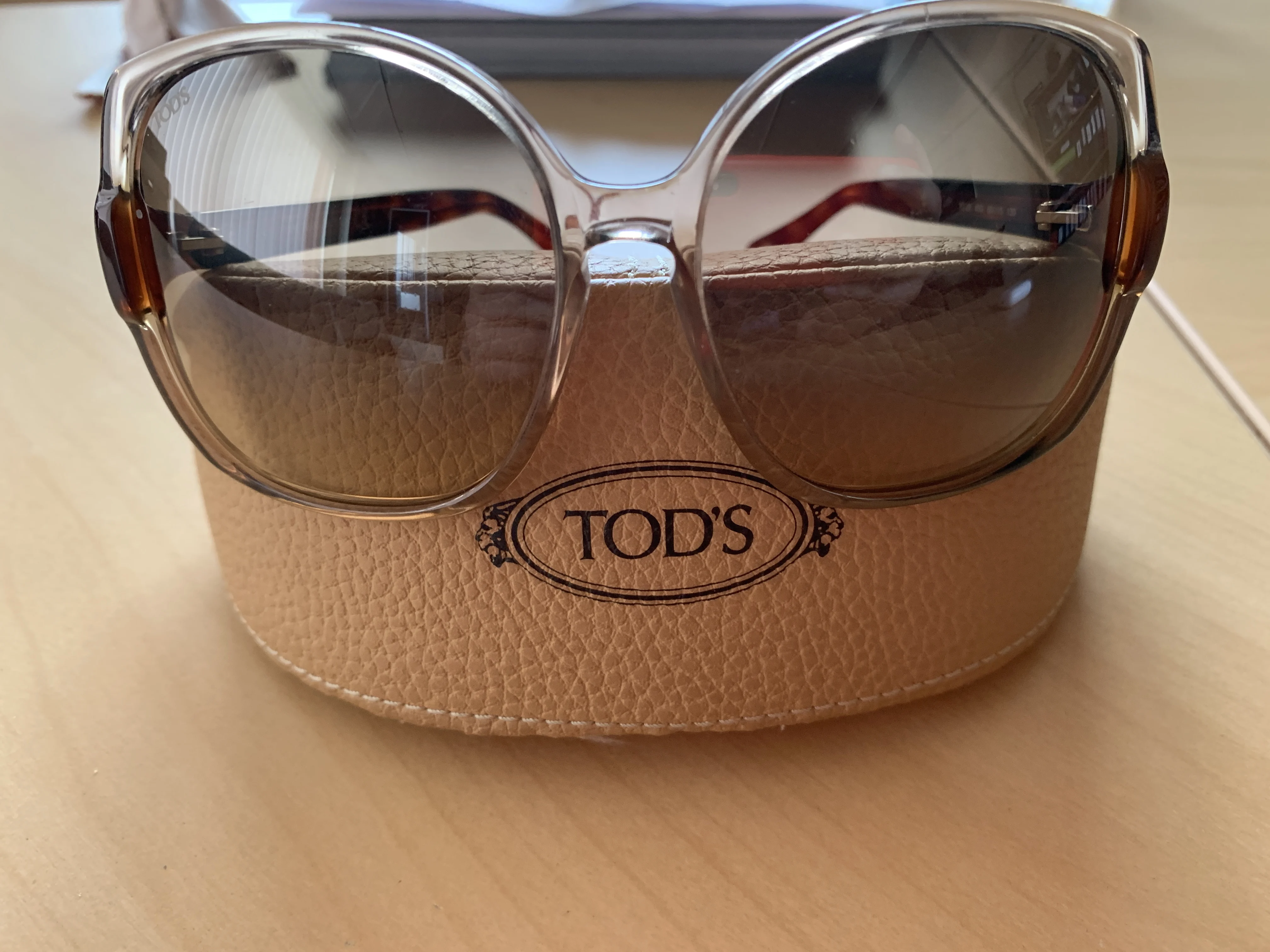 Солнцезащитные очки Tod’s TO 25 45G 1 в прекрасном состоянии! Италия