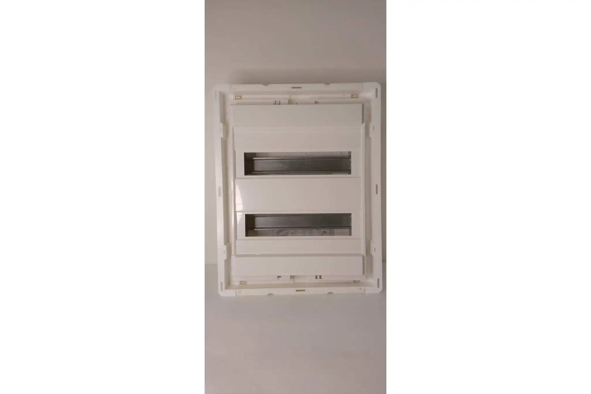 Щит 24 4 модуля. Корпус навесной 12 модулей щрн-п-12 d 31011dek she. Встраиваемый распределительный щит tehnoplast 54 автоматов ip40 - u3x18c 30548. Ekf proxima щрв-24. Щит распределительный встраиваемый profibox 24+4 модуля ip41 ekf proxima.