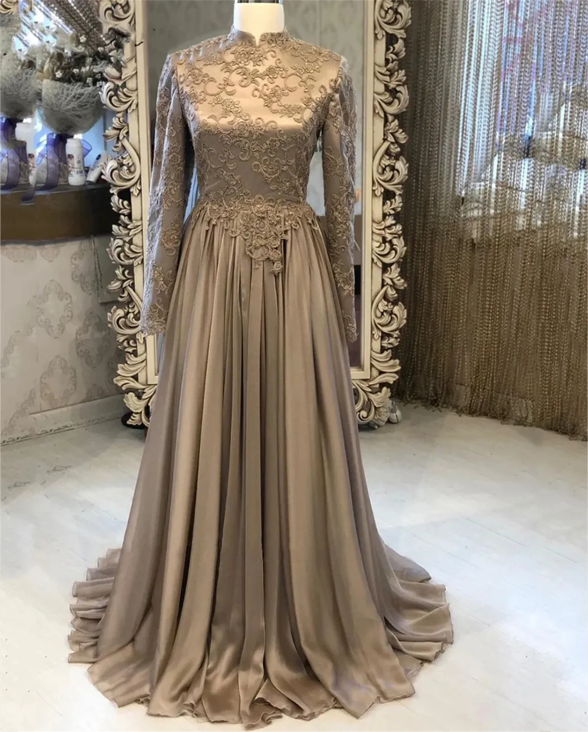

A-line Muslim Long Sleeves Evening Dresses Elegant Satin high neck Appliqus Top Brown Dubai Arabic Women Formal Gowns 2023 Prom