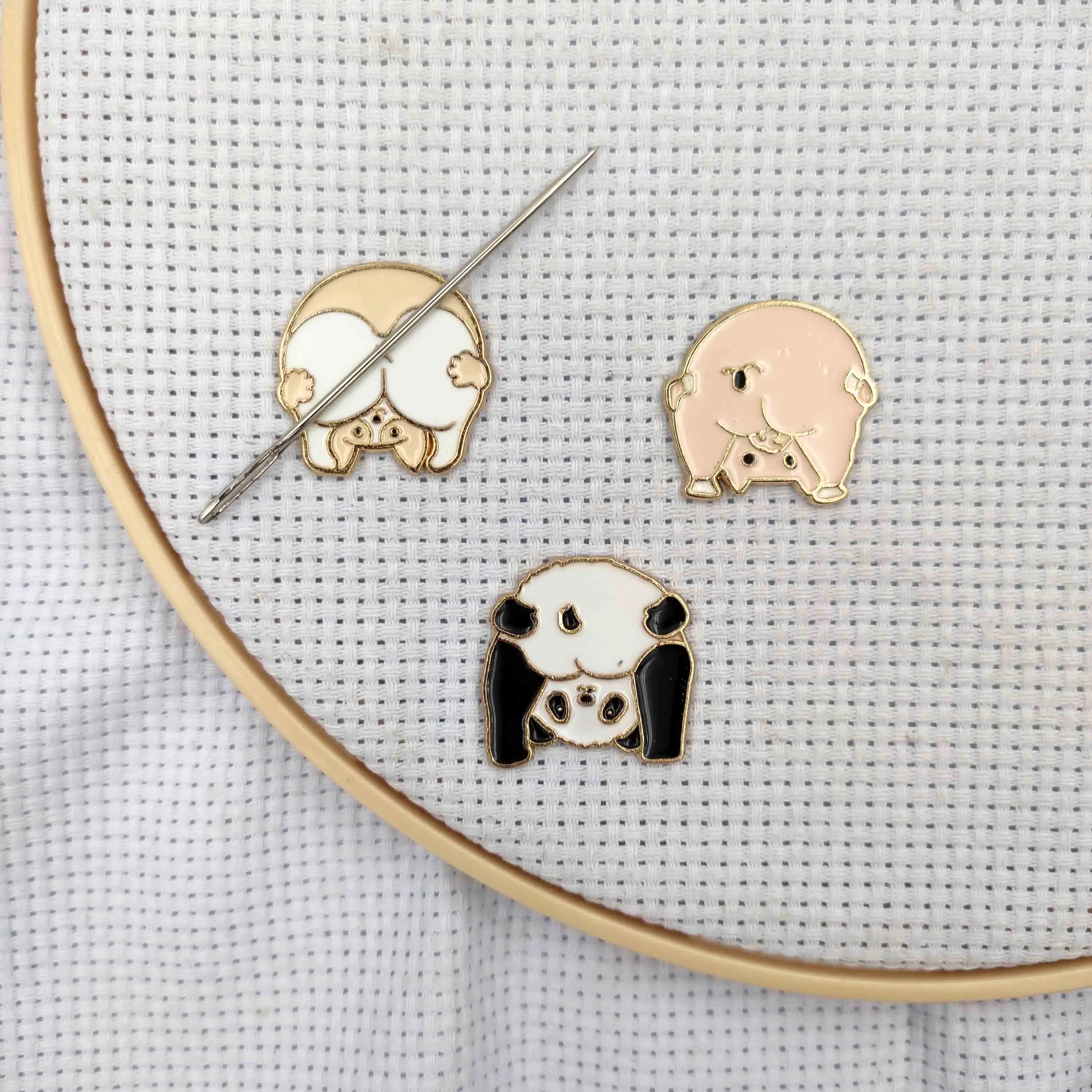 

Funny Needle Minder Magnetic Cute Butt Needle Magnet Pin Holder Cross Stitch Embroidery Project DIY Needle Keeper Finder Sewing