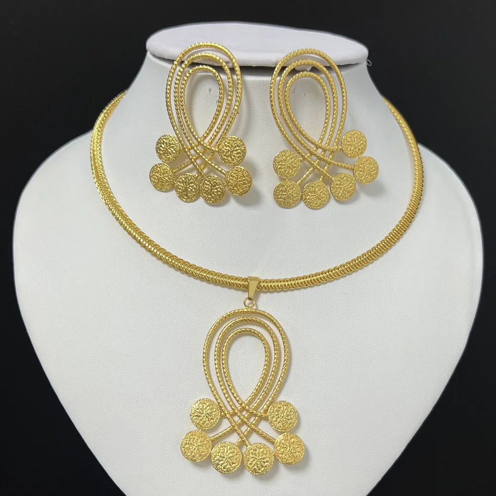 

Dubai Earrings and Pendant Set Fashion Hollow Out Necklace Jewelry Set For Ladies Boho Exquisite Banquet Dating Wedding Jewelry