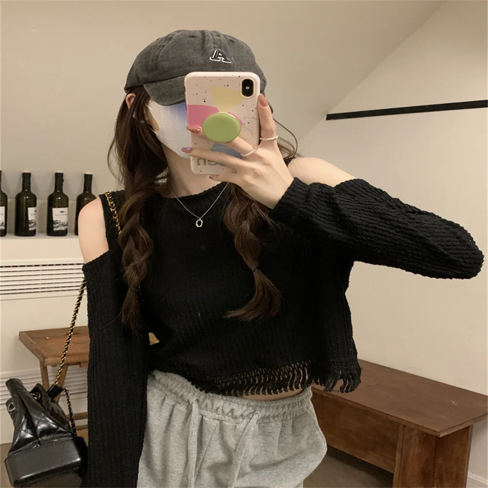 

Autumn 2023 new Korean version careful machine off-the-shoulder undershirt, fringed cropped long sleeve T-shirt, knitted top wom