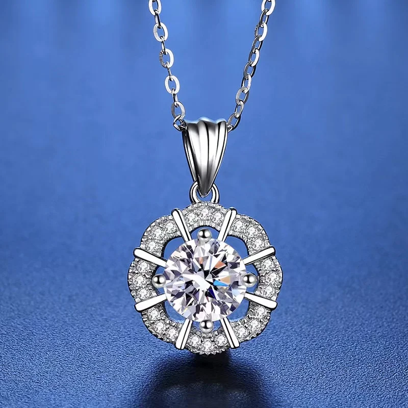 

Trendy 925 Sterling Silver 1ct D Color VVS1 Moissanite Flower Pendant Necklace for Women Plated White Gold Gra Diamond Necklaces