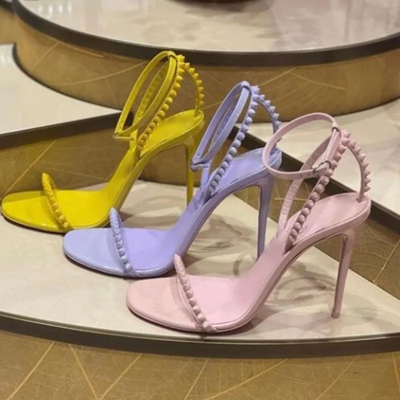 

Narrow Band Rivets High Heel Sandals Yellow Pink Purple Ankle Strap Spikes Stiletto Heel Runway Shoes Size45 Wedding Dress Shoes