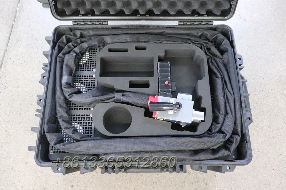 Портативная машина для лазерной чистки 100 Вт/200 Вт/300 Вт фирменная лазерная