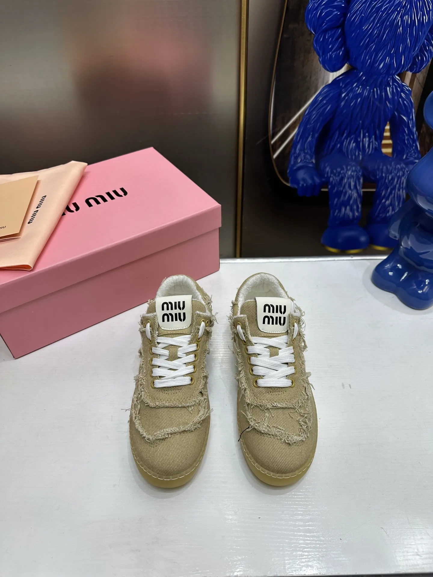 Кроссовки Miu - это новая легкая воздухопроницаемая повседневная бизнес обувь