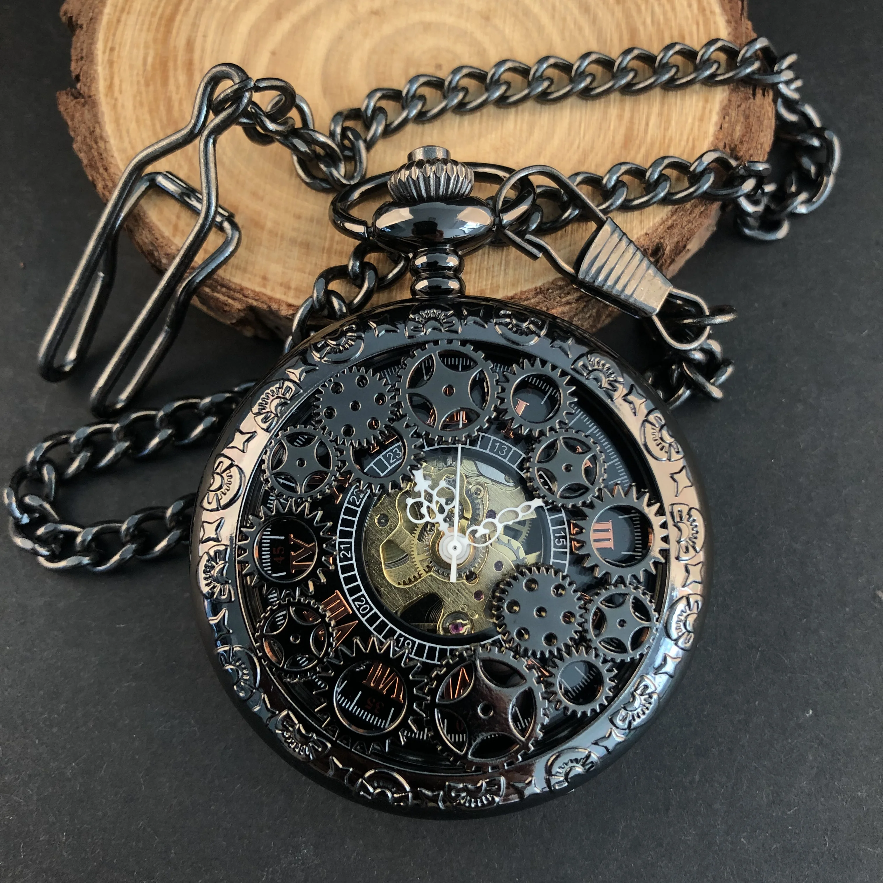 Black Exquisite Unquie Design Gear Hollow Mechanical Minimalist Pocket Watches For Men Women Necklace Pendant with Chain Gifts