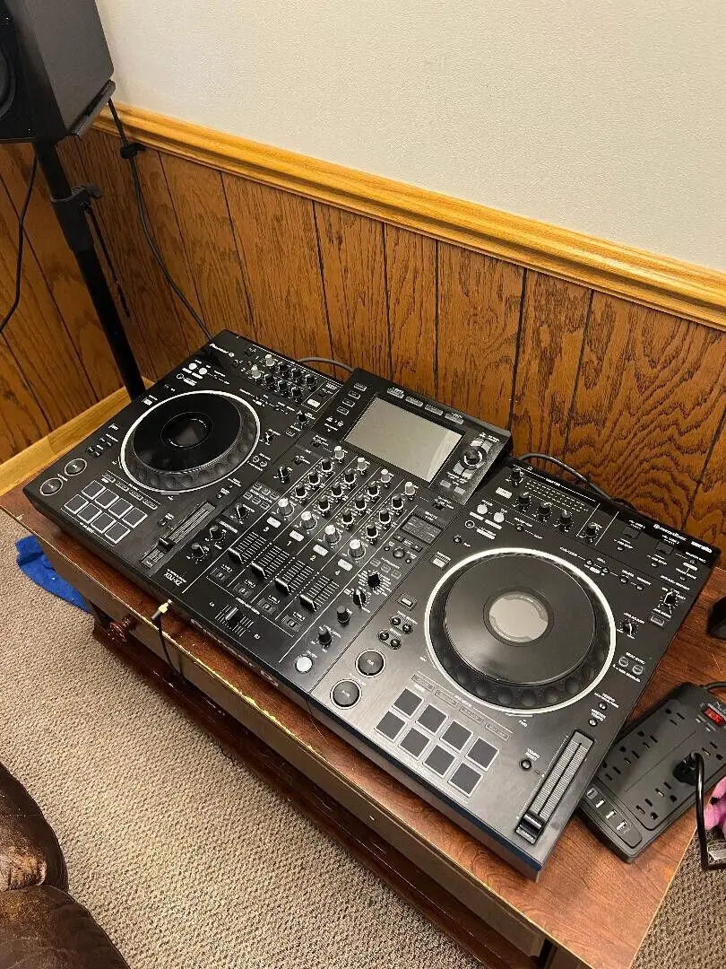 Горячее предложение на НОВЫЙ профессиональный универсальный DJ-контроллер XDJ-XZ