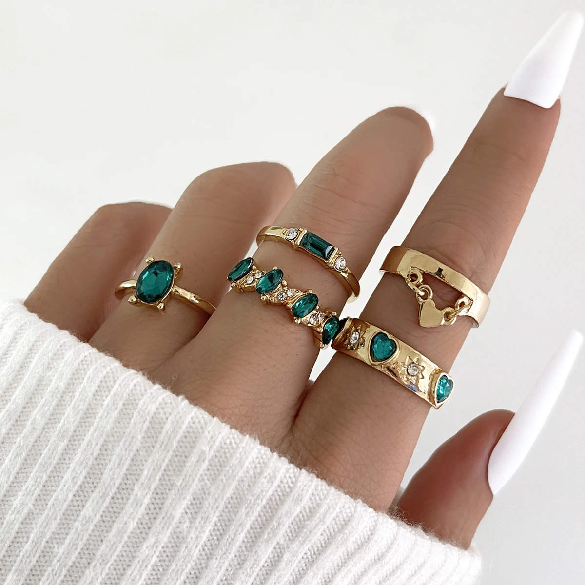 

Aprilwell 5 Pcs Green Crystal Luxury Rings Set for Women Gold Plated Boho Heart Tassel Elegant Lady Anillos Jewelry Bague Mujer