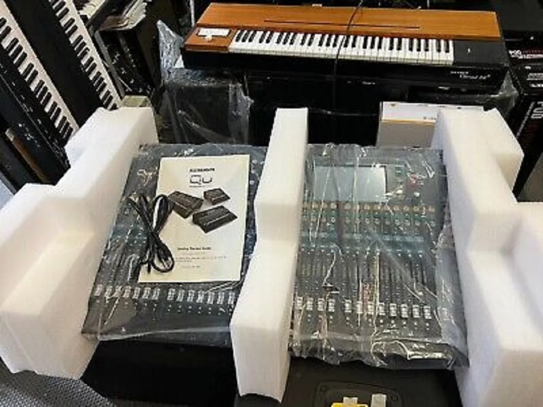 

Allen & Heath Qu-32C 32-channel Digital Mixer