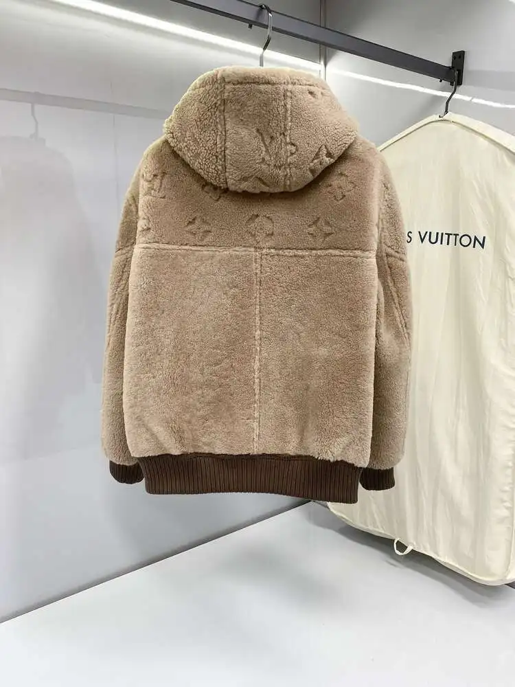 Стильная КуртКа С Капюшоном От Известного Бренда Louis Vuitton Новый Стиль