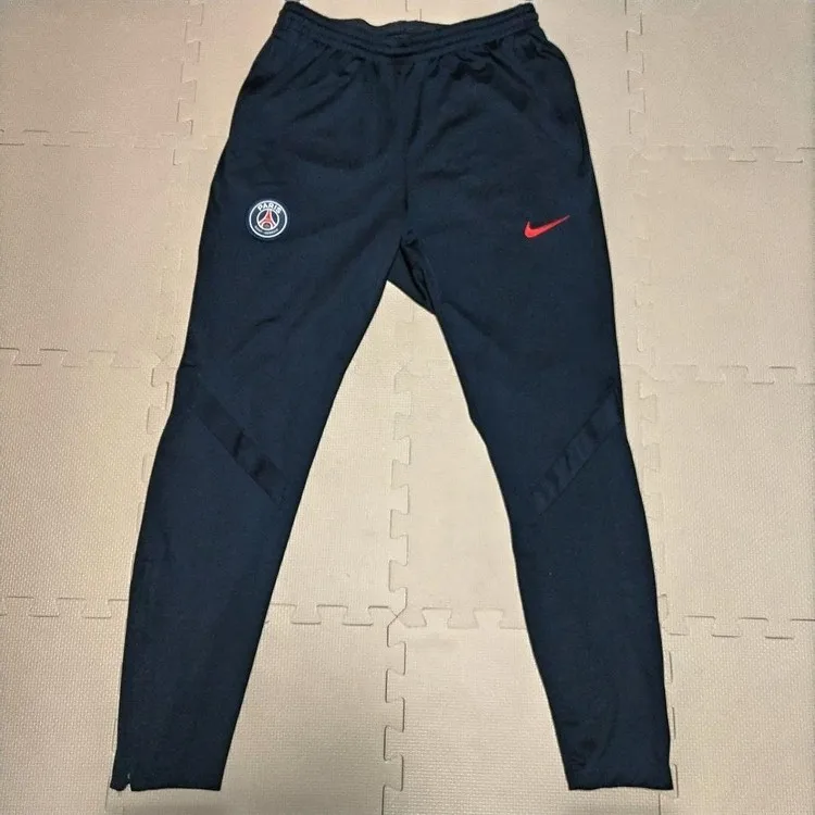 Рисунок 3 - Nike Забастовка мужчин в Париже