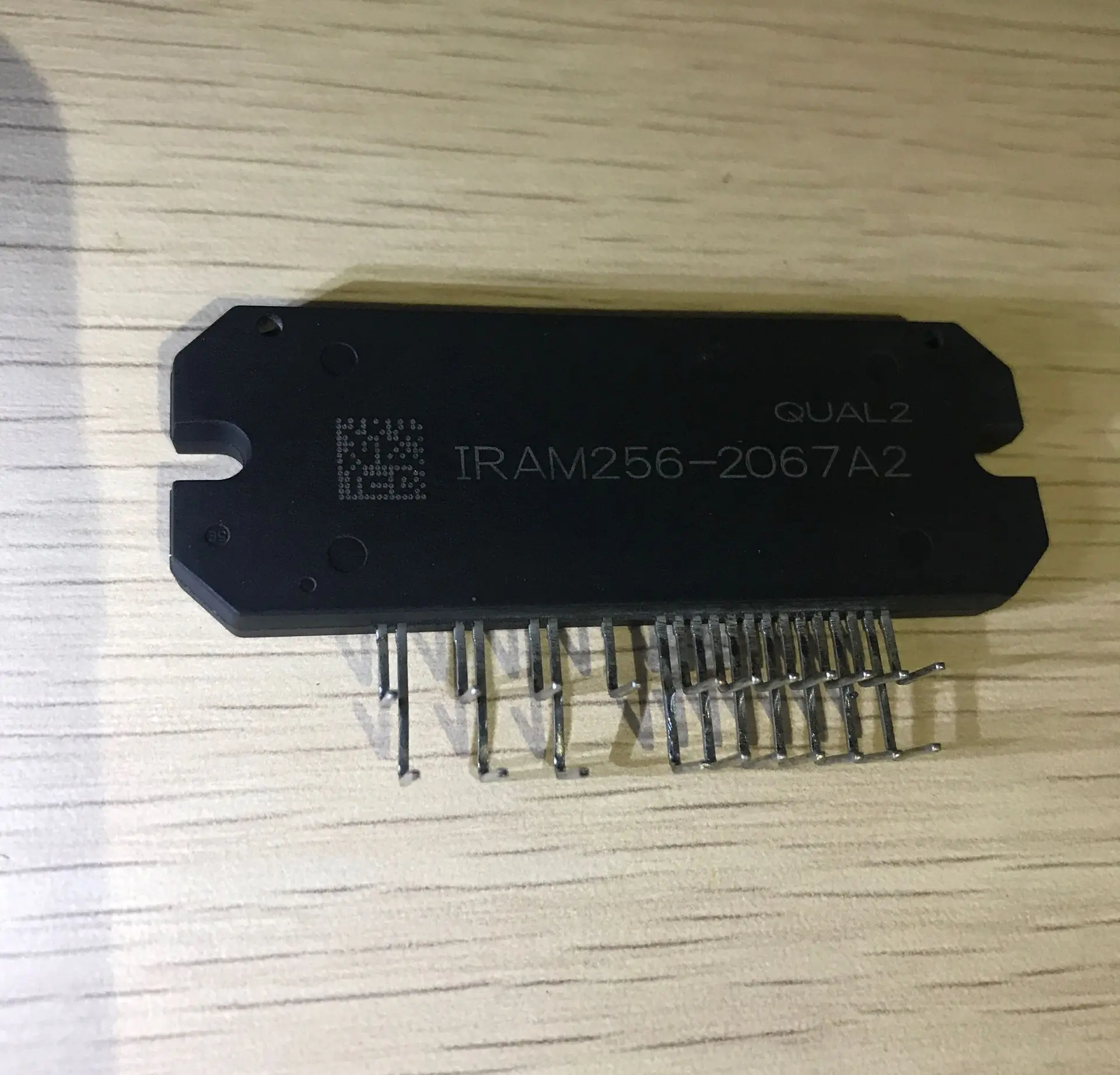 Электронный компонент IRAM256