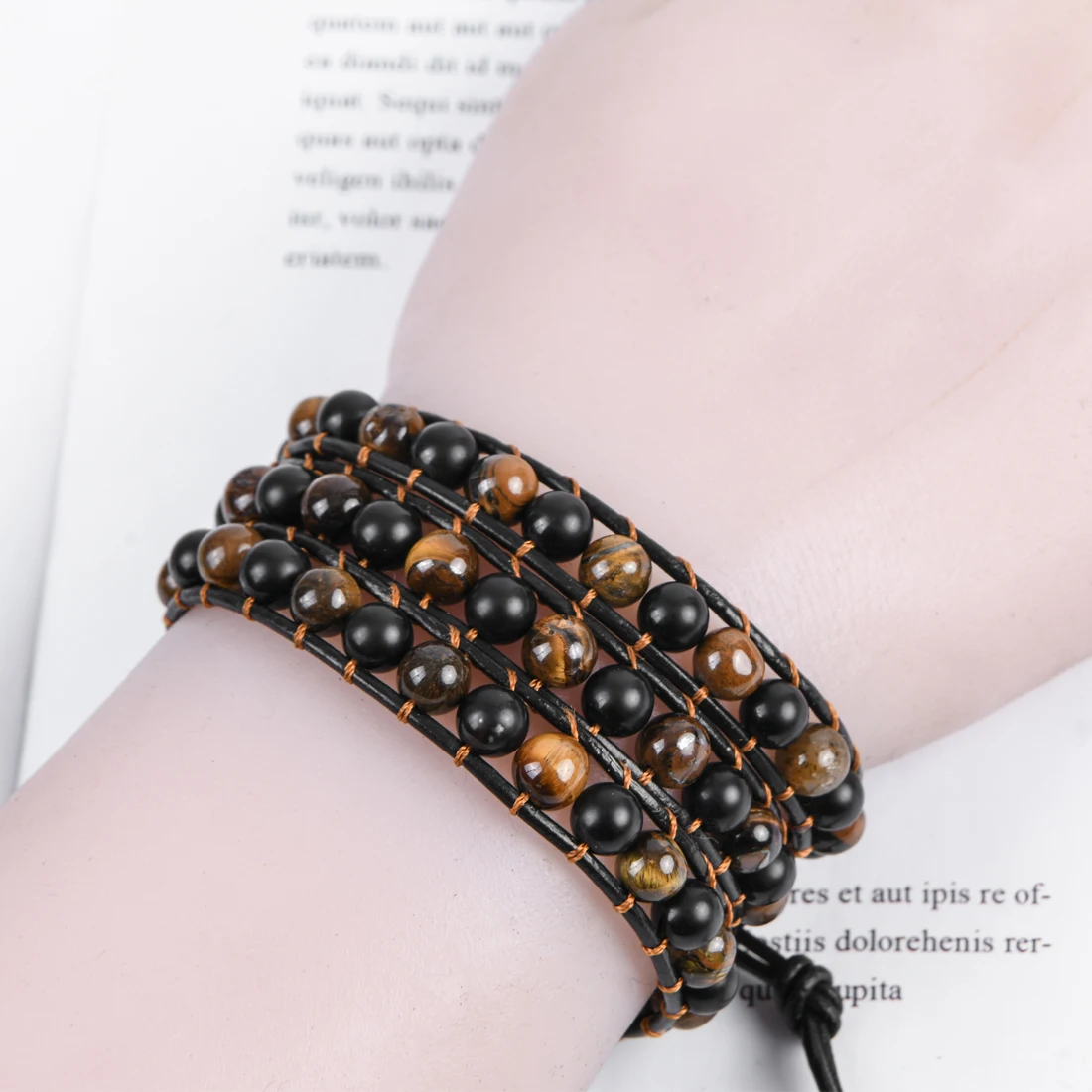 Кожаный браслет с камнями тигровый глаз натуральные бусины кристаллы плетение