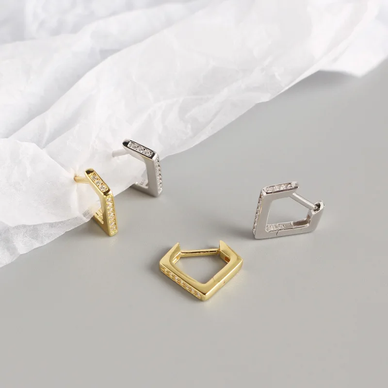 Женские серьги-кольца из серебра 925 пробы с фианитом