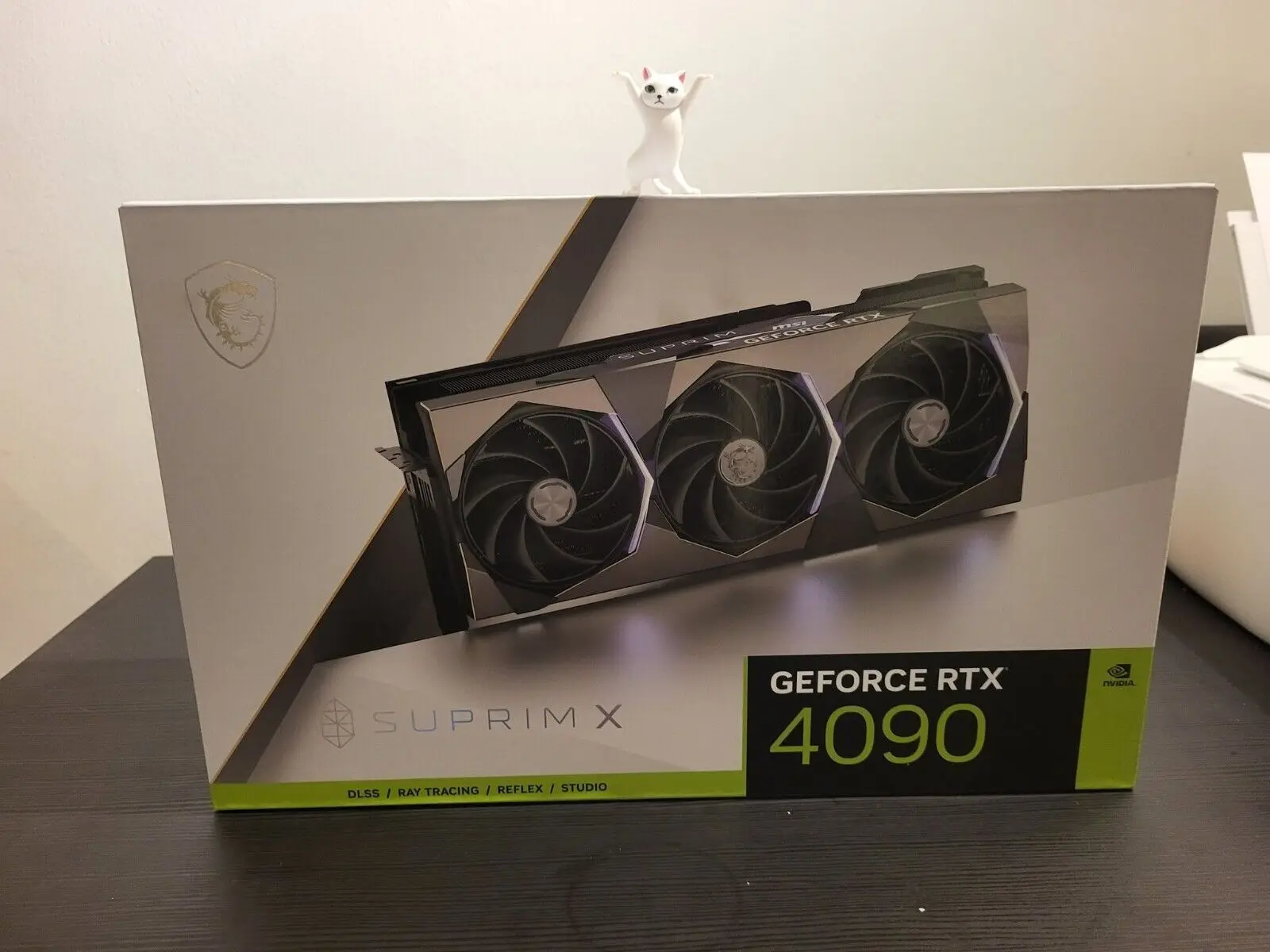 

Видеокарта MSI GeForce RTX 4090 SUPRIM X 24 ГБ GDDR6X, хит продаж