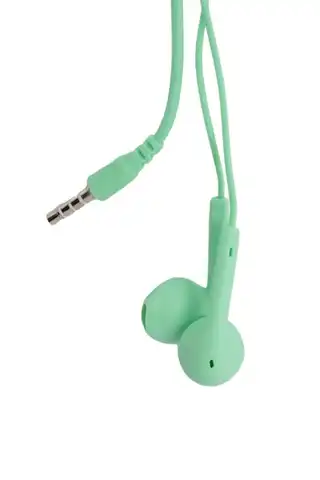 Зеленый микрофон. Наушники streetz. Наушники joyroom jr-el112. Девушка с микрофоном. Зеленый микрофон в верхнем углу.