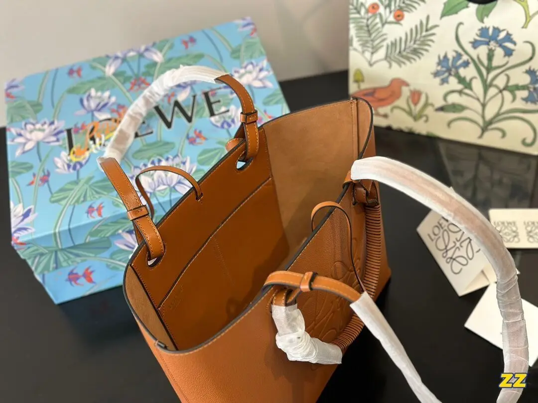 в стиле Loewe Вместительная женская сумка на ножках с плетеной ручкой через плечо 27