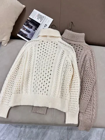 Пуловер из мериносовой шерсти с блестками  Vogue Studio