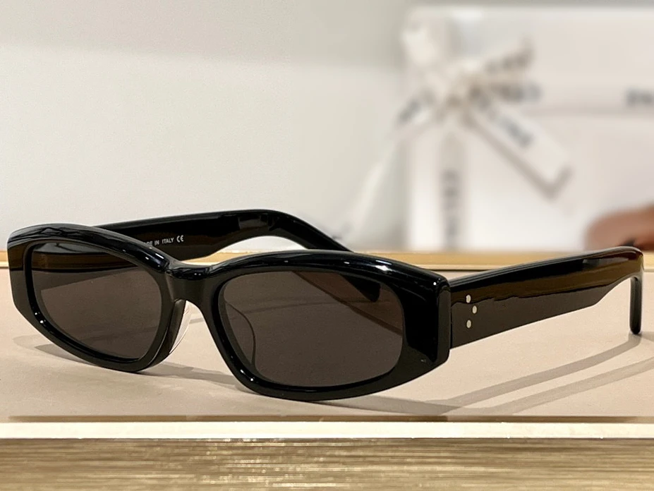 

Women's Sunglasses For Summer 40530 Designer Style Anti-Ultraviolet Retro Plate Full Frame Glasees Random Box