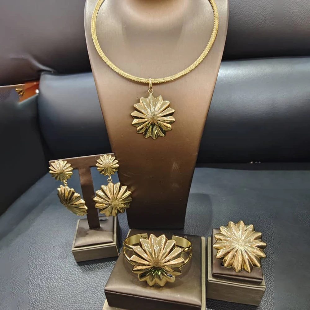 

Trend Women Jewelry Set African Dubai Gold Color Pendant Necklace and Earrings Bangle Ring Weddings Jewelry Set for Bridal Party
