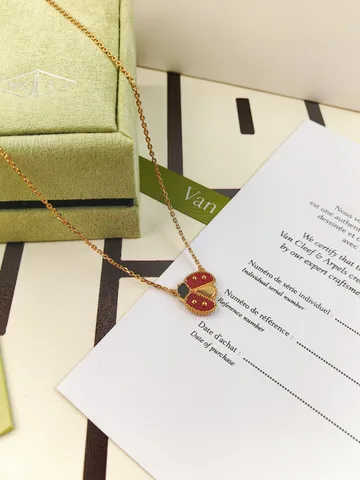 Ювелирные изделия Van Cleef & Arpels ,Хорошо сделанные, идеальные детали, полностью отображают ваше очарование.