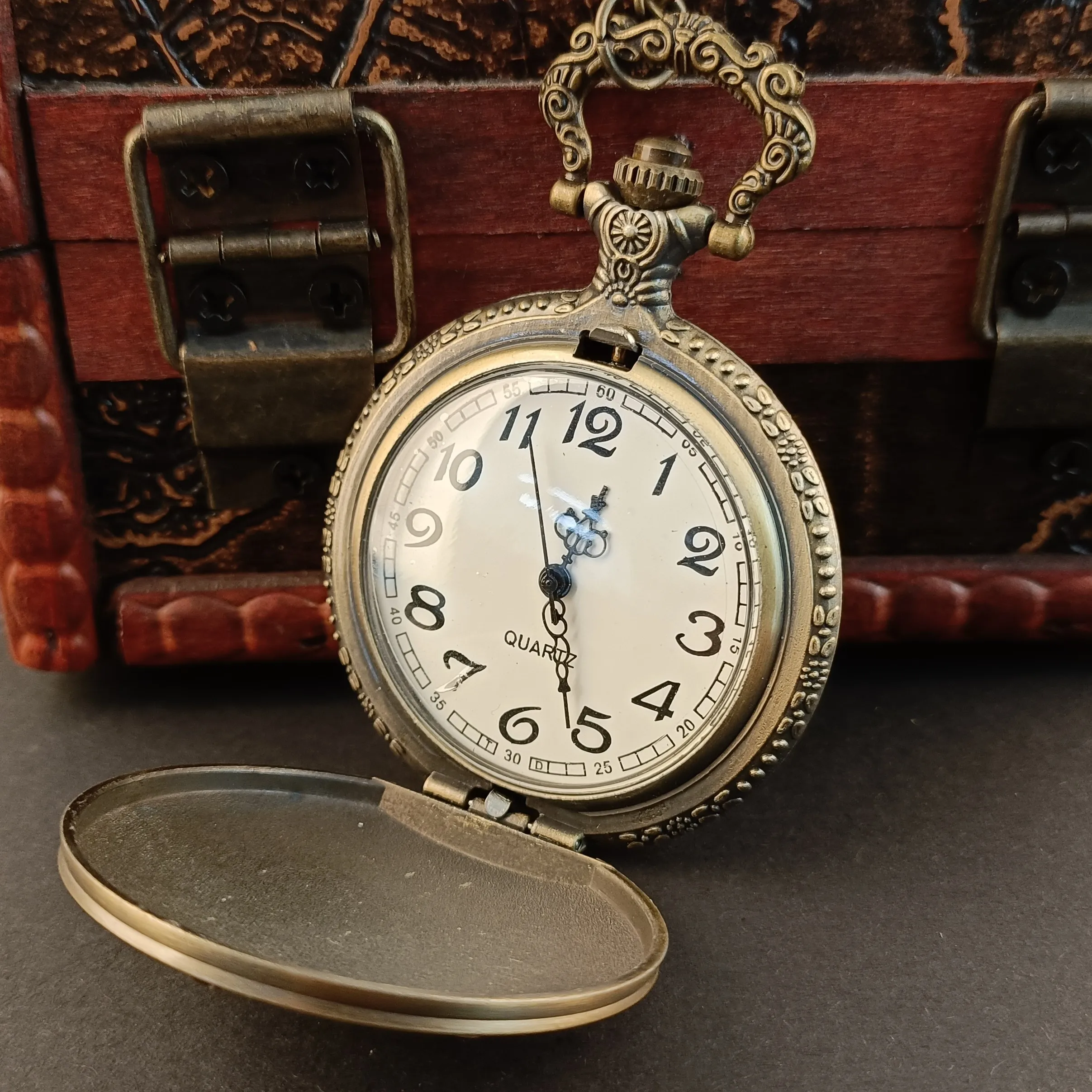 Рисунок 2 - Кварцевые часы с трехмерной гравировкой