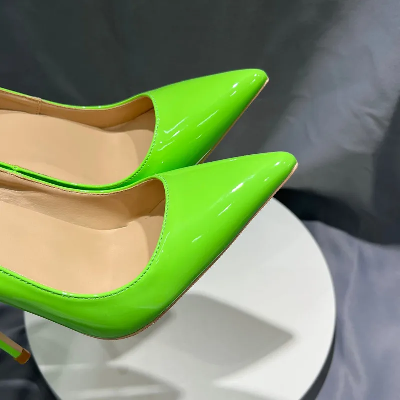Женские туфли на очень высоком каблуке флуоресцентные зеленые с острым носком