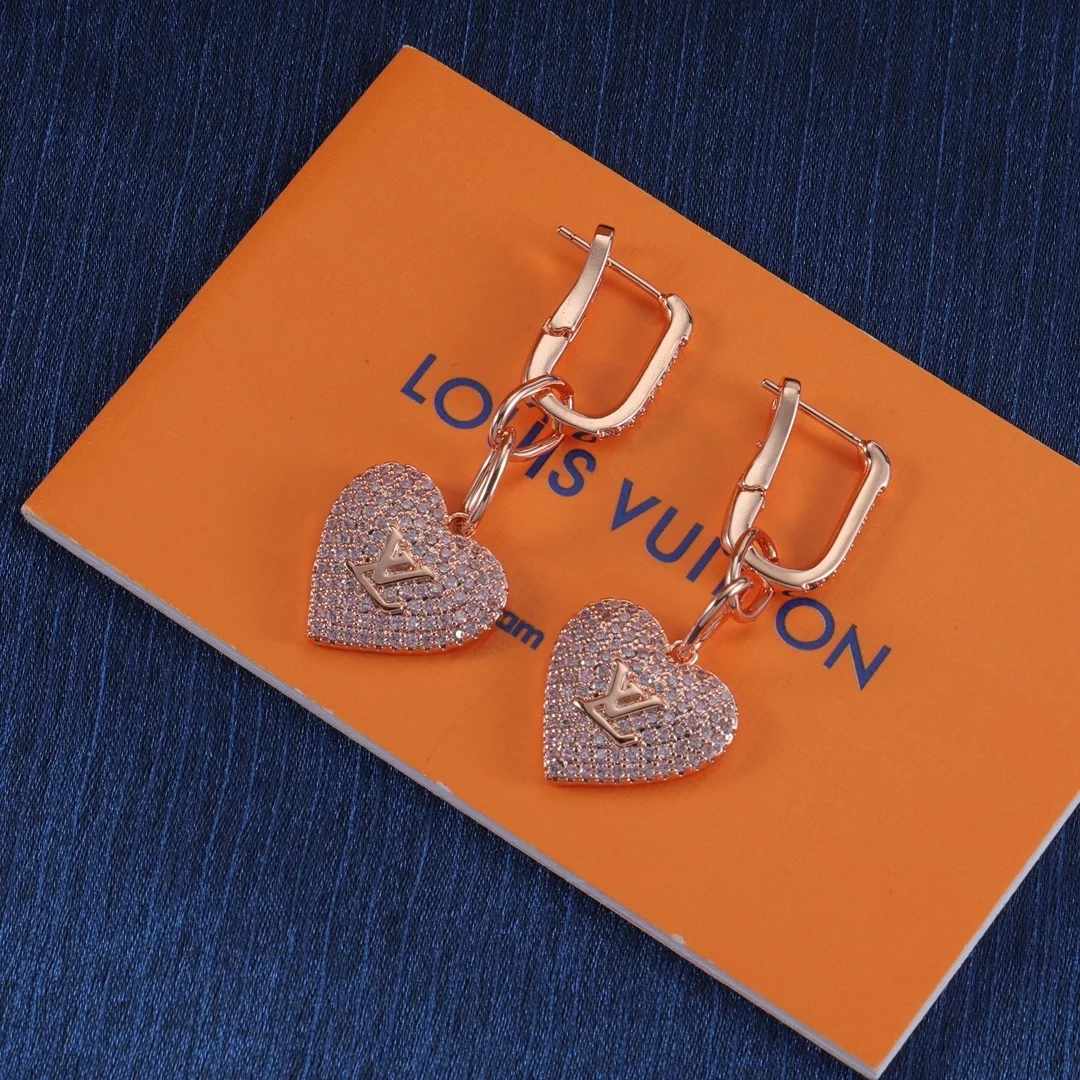 В стиле копии 1:1 ушных вкладышей Louis Vuitton
