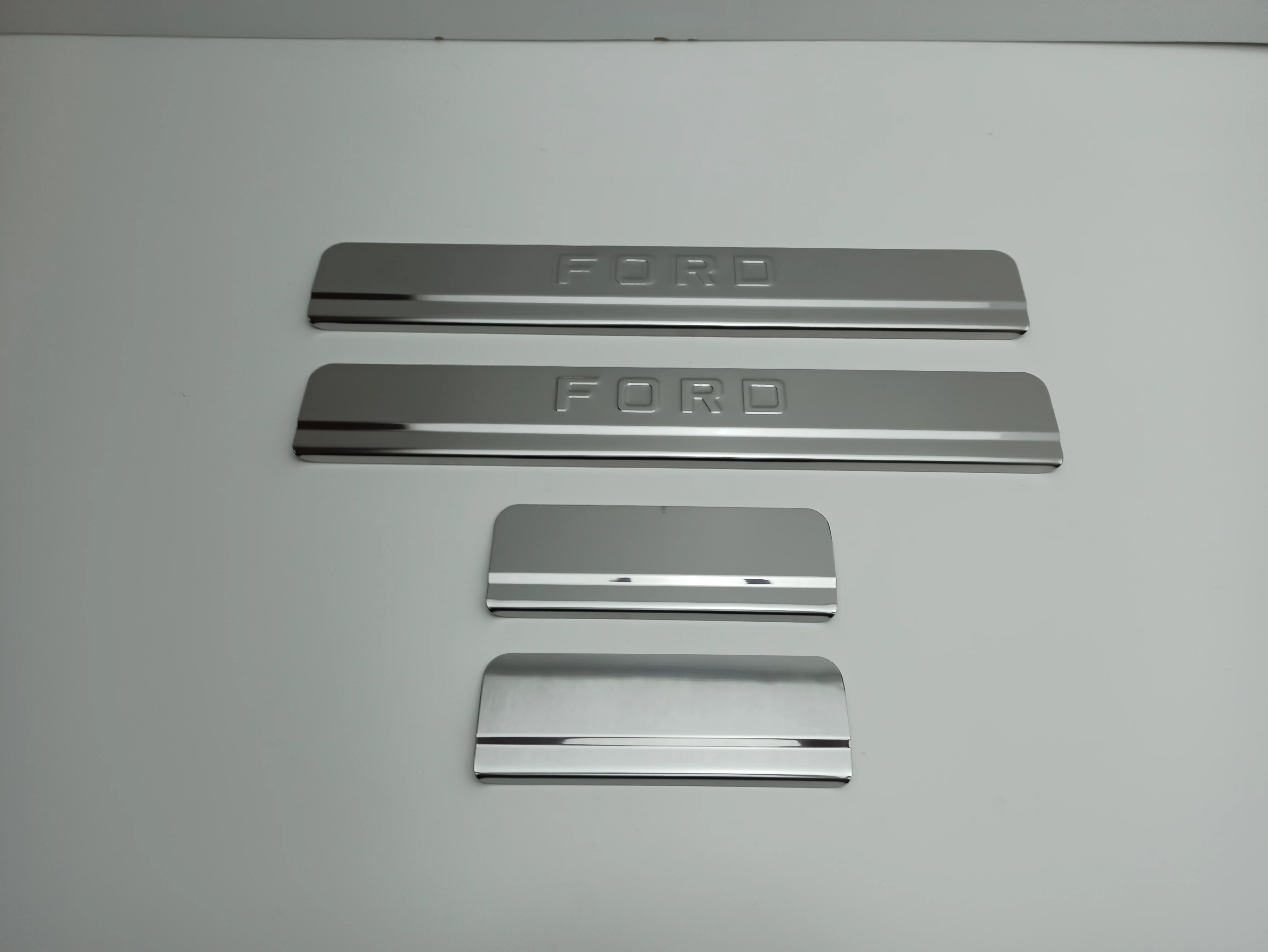 Накладка порога 2170. Накладки на пороги renault duster, штамп '. Накладка на пороги форд фиеста мк5 2007. Накладки на пороги нерж. Хромированные накладки на пороги ваз 2114.