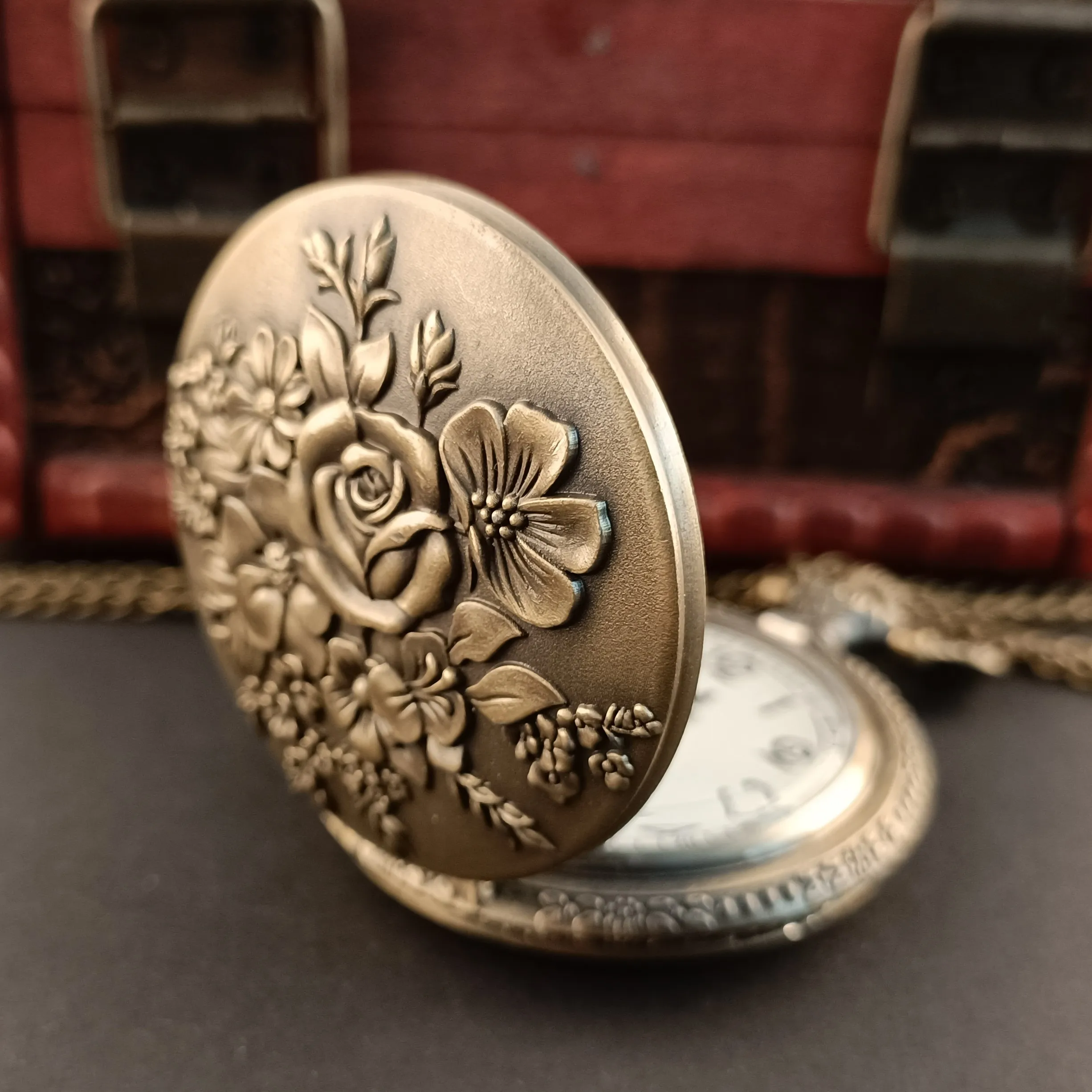 Рисунок 3 - Кварцевые часы с трехмерной гравировкой