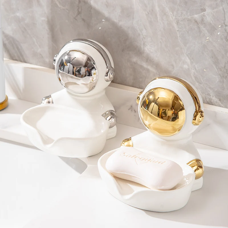 

Ceramics Astronaut Shape Soap Box Luxury Soap Dish Drain Storage Plate Portable Soap Holder Rack Bathroom Accessories Home Decor