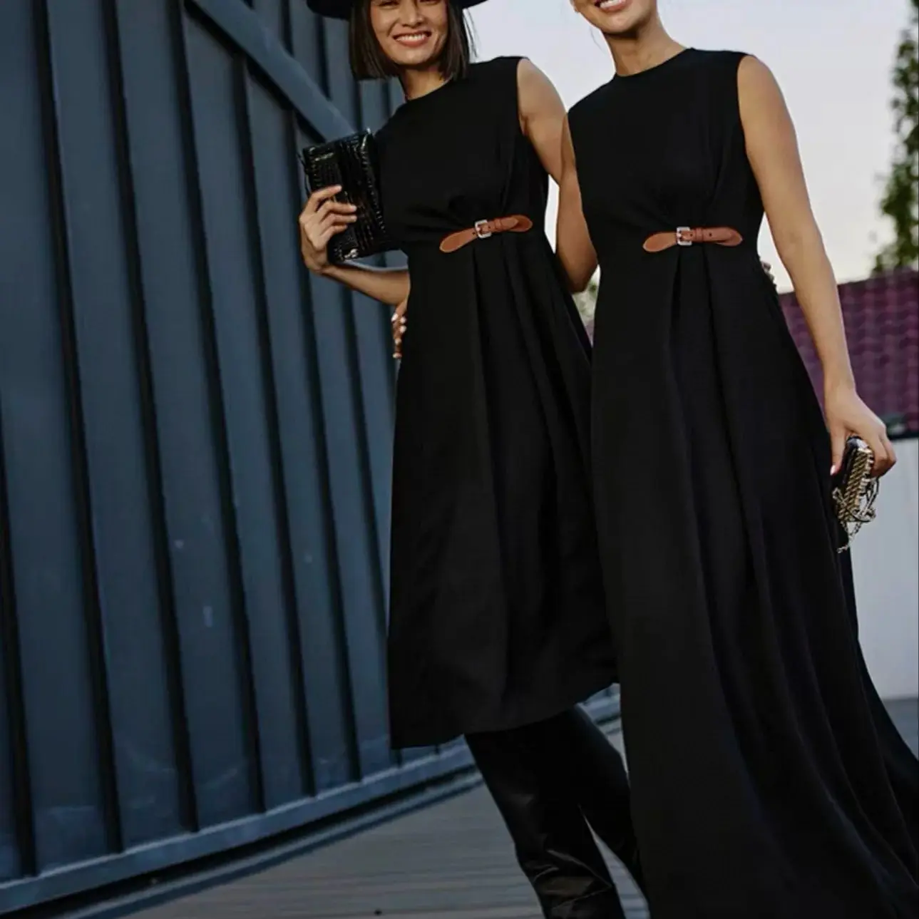 Элегантное платье миди без рукавов с декоративным ремнём