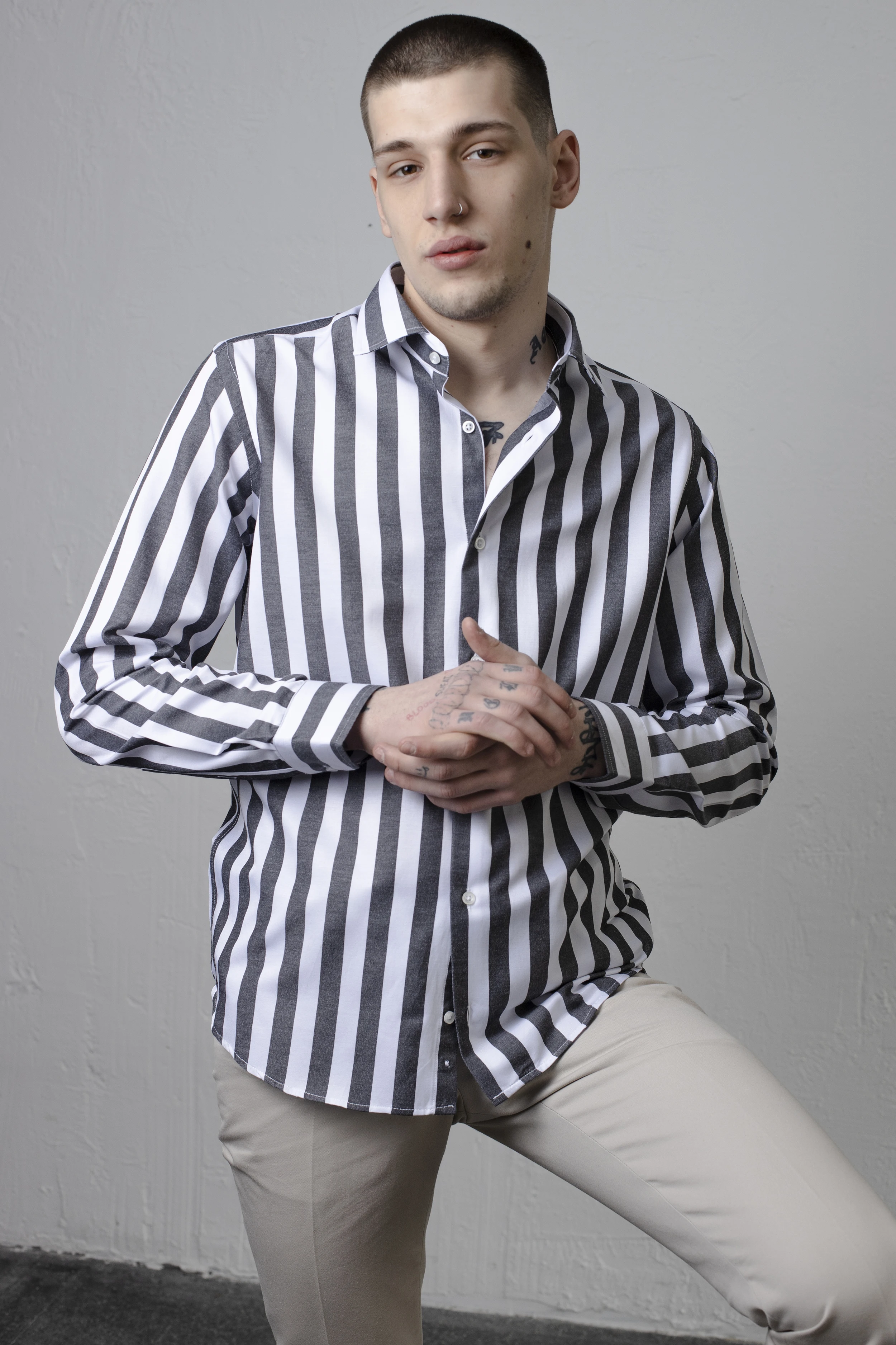 

Рубашка ALENMEZA Мужская в черно-белую полоску, повседневная сорочка без карманов, модная, Всесезонная