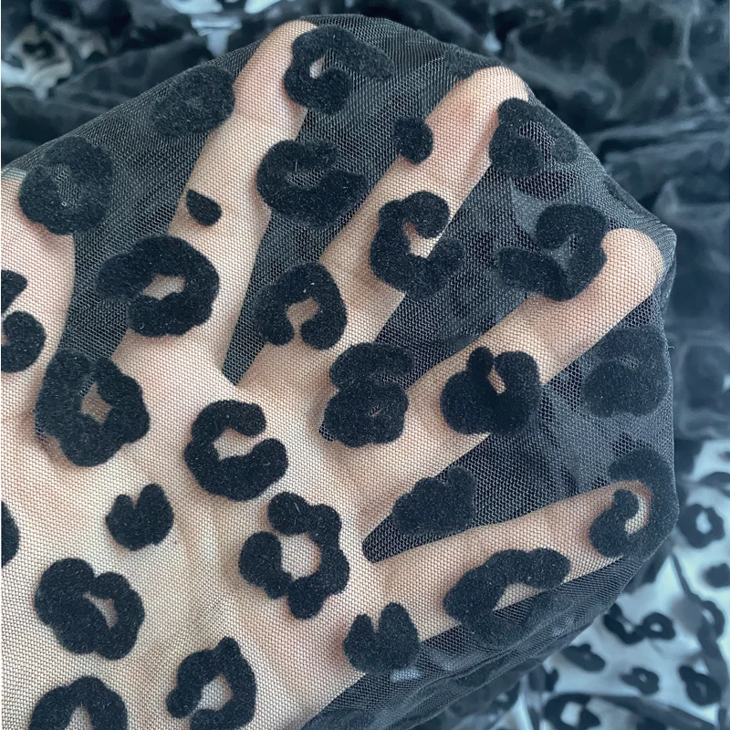 Черно-белая Флокированная Тюлевая ткань с леопардовым рисунком для двора