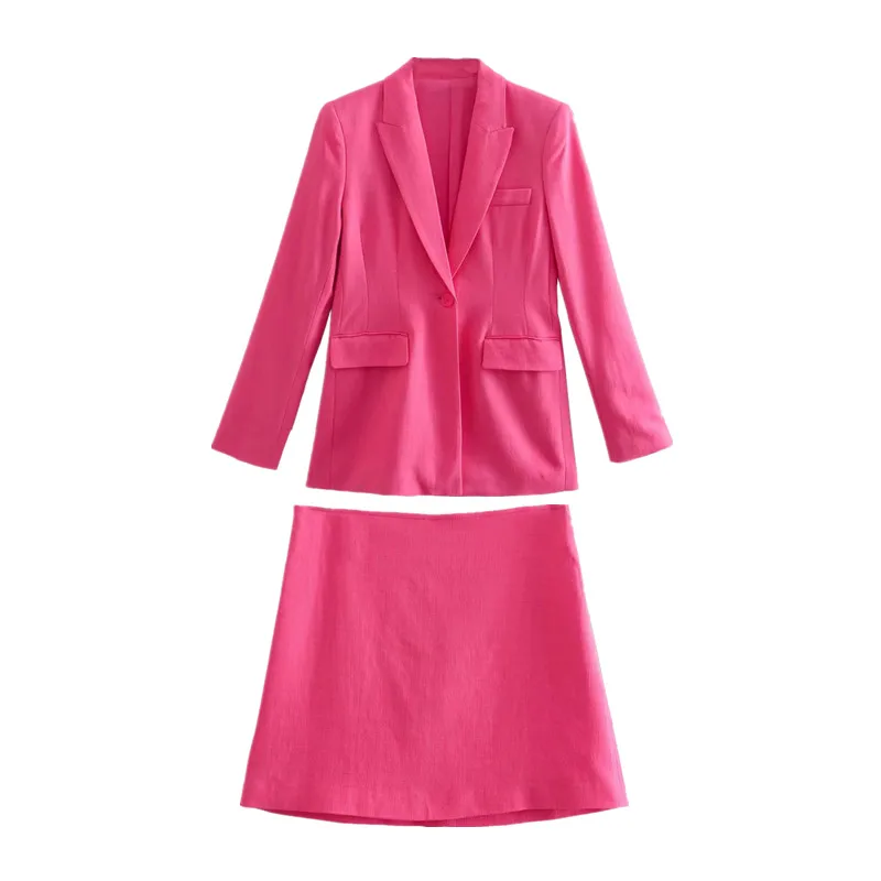 

Женский пиджак с карманами и короткая юбка с высокой талией