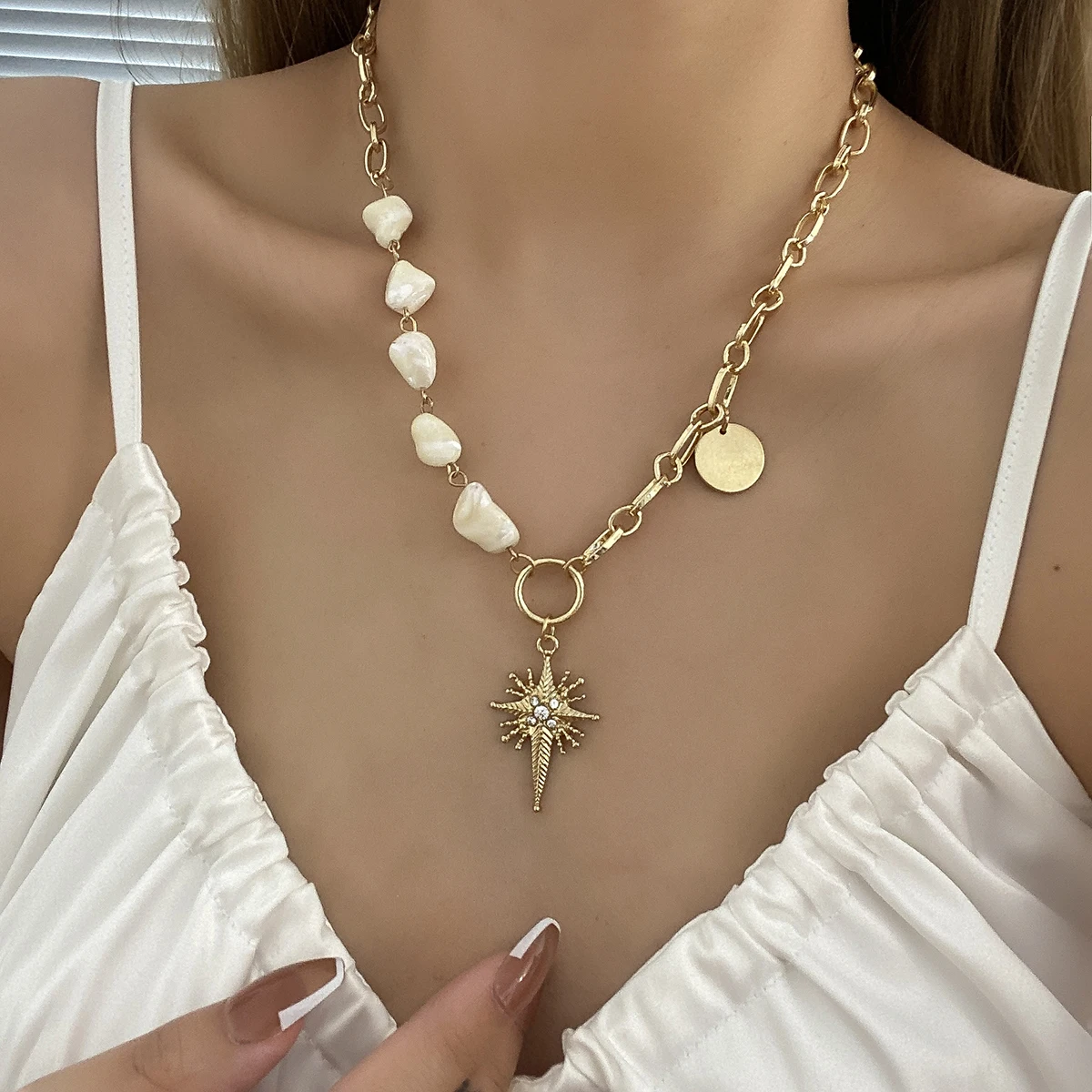 

New Trendy Rhinestone Star Pendant Chain Necklace Women Charm Baroque Pearls Beaded Choker Gothic Statement Jewelry Gift